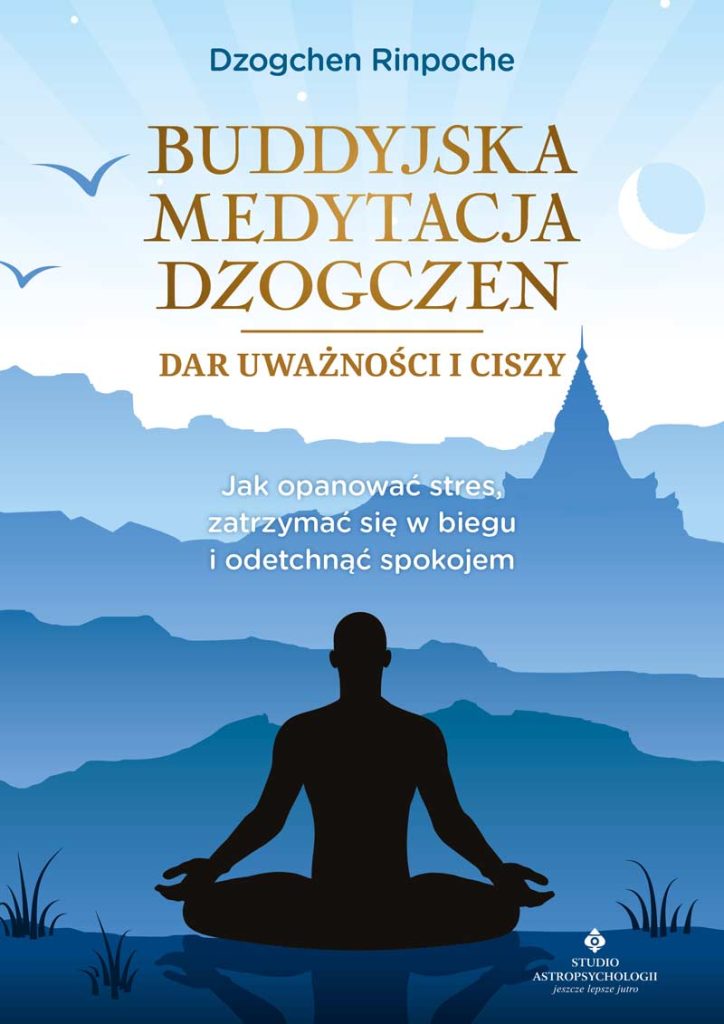 Sylwetka osoby siedzącej w medytacji na tle gór i zarysu świątyni, nad horyzontem lecą ptaki - jak medytować, by wyciszyć umysł i opanować stres.
